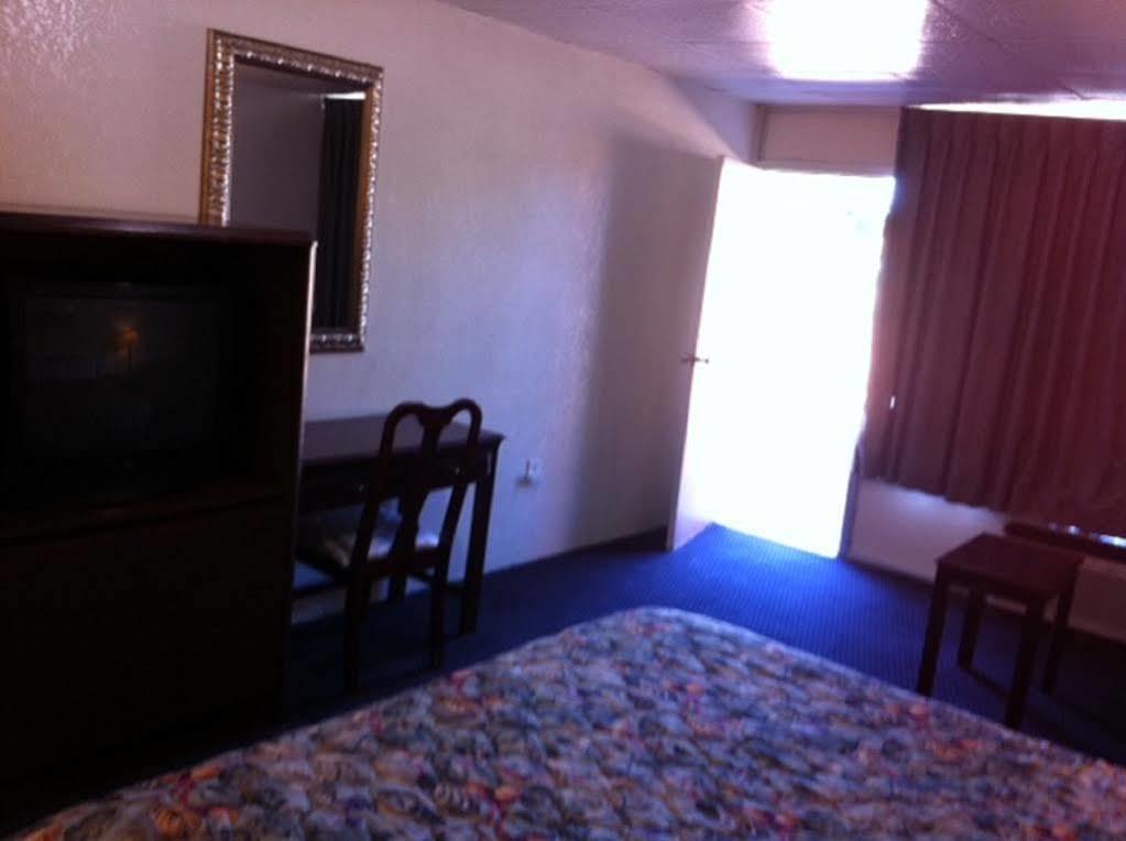 Kings Inn Valliant Екстериор снимка